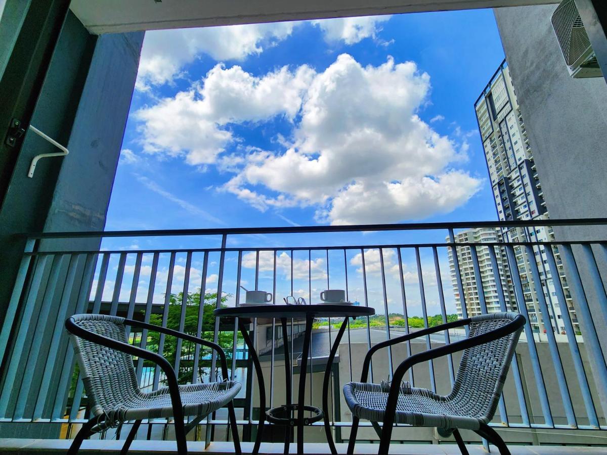 Klia Lili Residensi 5 Plus 2 Pax With Splendid Pool Nilai Dış mekan fotoğraf